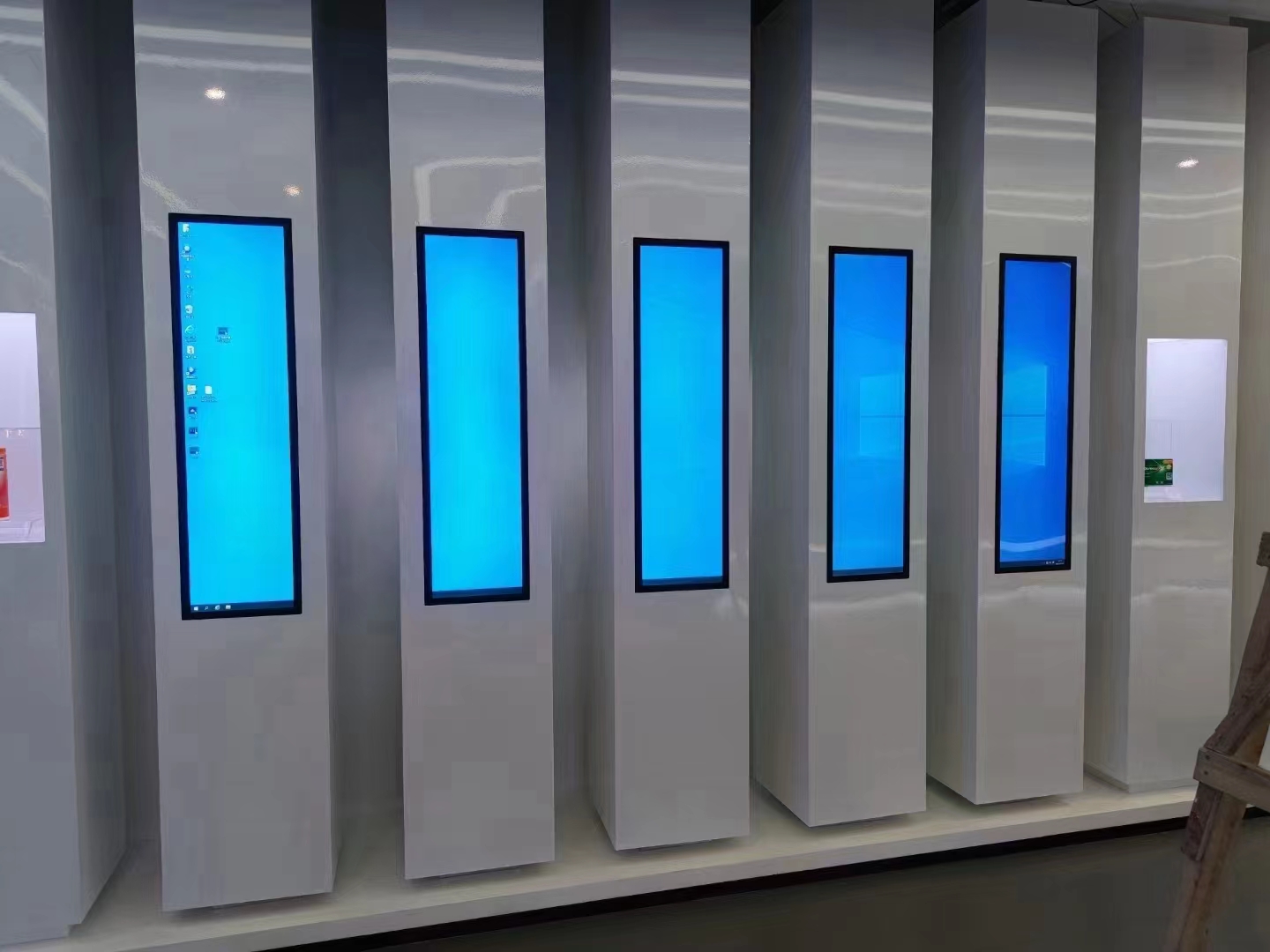 快狐條形屏展廳案列